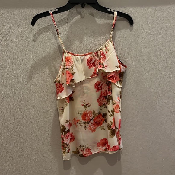 A flower nice tank top. Can be dressed up or down. - Picture 2 of 3